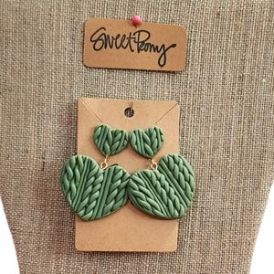 Heart Shaped Chunky Cable Knit Dangly Earrings